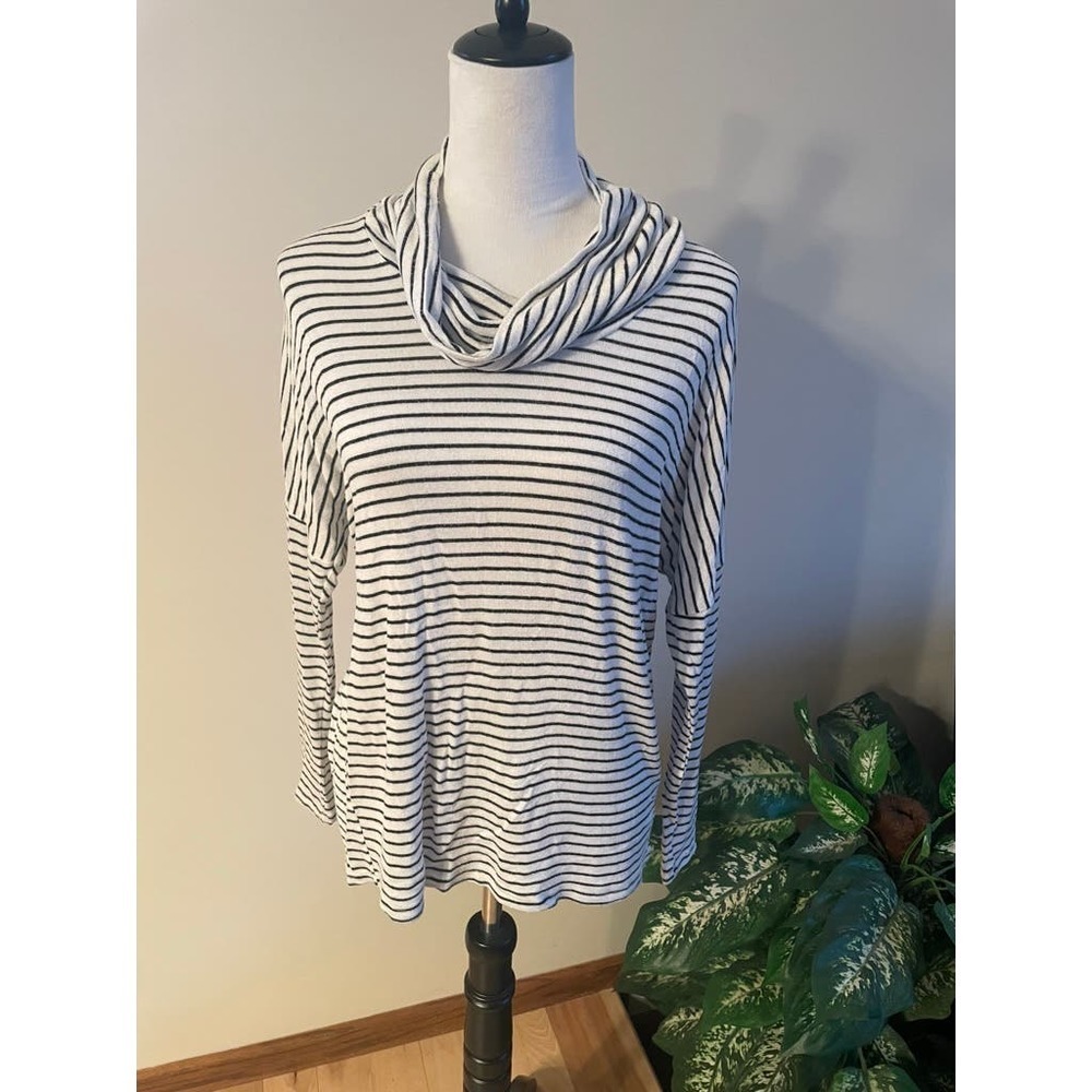 Yuni Los Angeles Striped Sweater